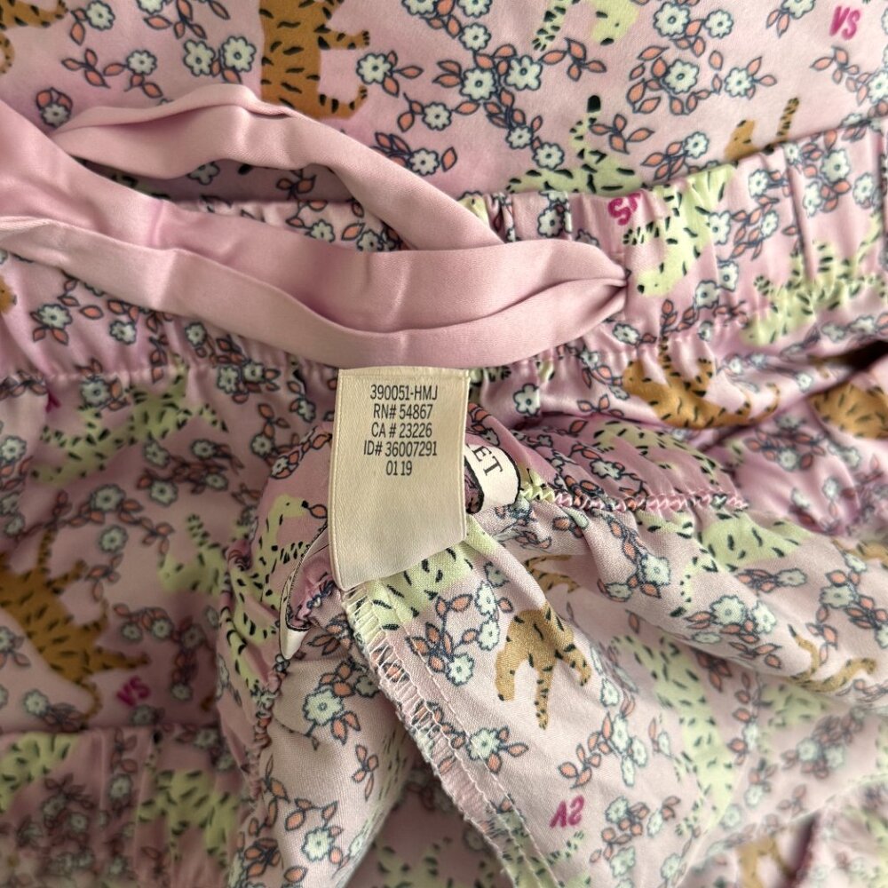 Victoria’s Secret Pink Leopard Floral Satin Pajama Set – Mixed Sizes (Top L, Bot - Picture 13 of 13